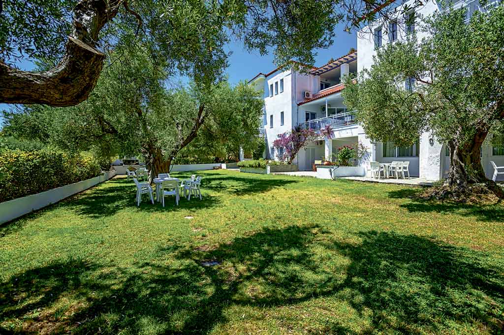 Xenios Faros Apartments 2*